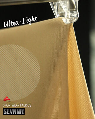 बेहतर आराम के लिए 158 सेमी चौड़ाई और 45% नायलॉन + 55% लाइक्रा संरचना के साथ हल्का 135gsm स्ट्रेच लाइक्रा फैब्रिक