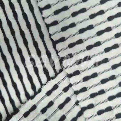 हमारे टिकाऊ योग पहनने के कपड़े के साथ अपने योग अभ्यास को बदल दें