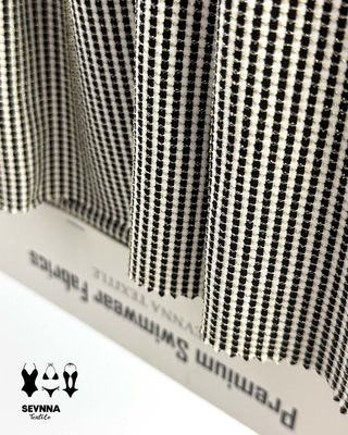 82% रिसाइकल्ड नायलॉन 5% लुरेक्स 13% स्पैन्डेक्स स्विम टेक्सचर्ड फैब्रिक्स विकल्प उच्च क्लोरीन प्रतिरोध के साथ