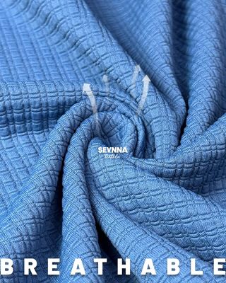 हमारे सांस लेने योग्य और लचीले योगा पहनने के कपड़े के साथ शांत और आरामदायक रहें