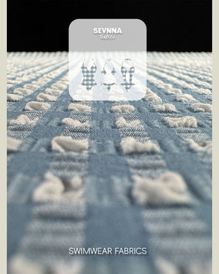 प्रीमियम टेक्सचर्ड स्विम फैब्रिक जिसकी चौड़ाई 115 सेमी, वजन 170 जीएसएम है, और स्विमवियर के लिए स्टाइलिश टेक्सचर्ड पैटर्न है