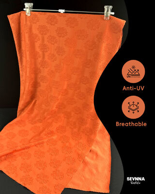 पर्यावरण के अनुकूल वस्त्रों के लिए 260 ग्राम वजन 132 सेमी चौड़ाई और मशीन धोने योग्य टिकाऊ पुनर्नवीनीकरण पॉलिएस्टर कपड़े